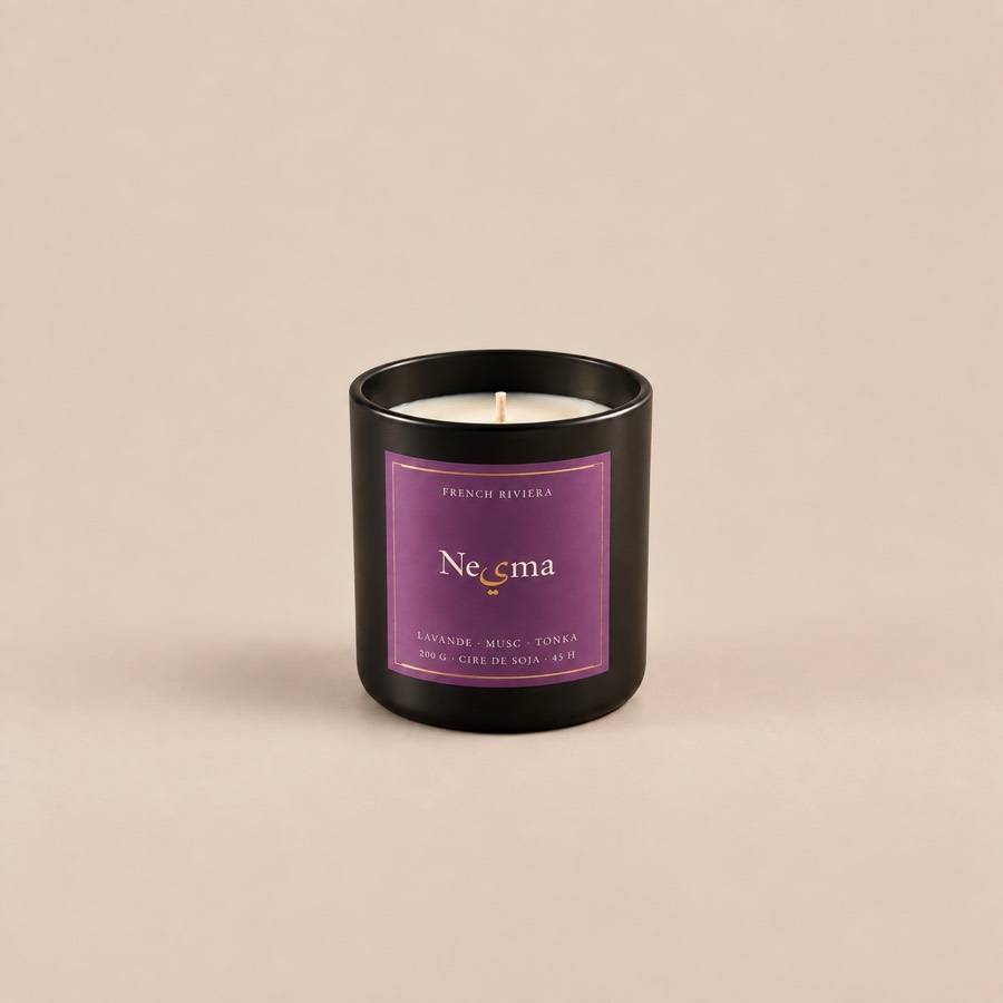 The Nesma Lavande et Musc candle on a plain background, label facing forward.
